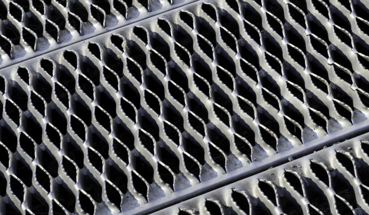 Quel est le poids d’un caillebotis inox ?