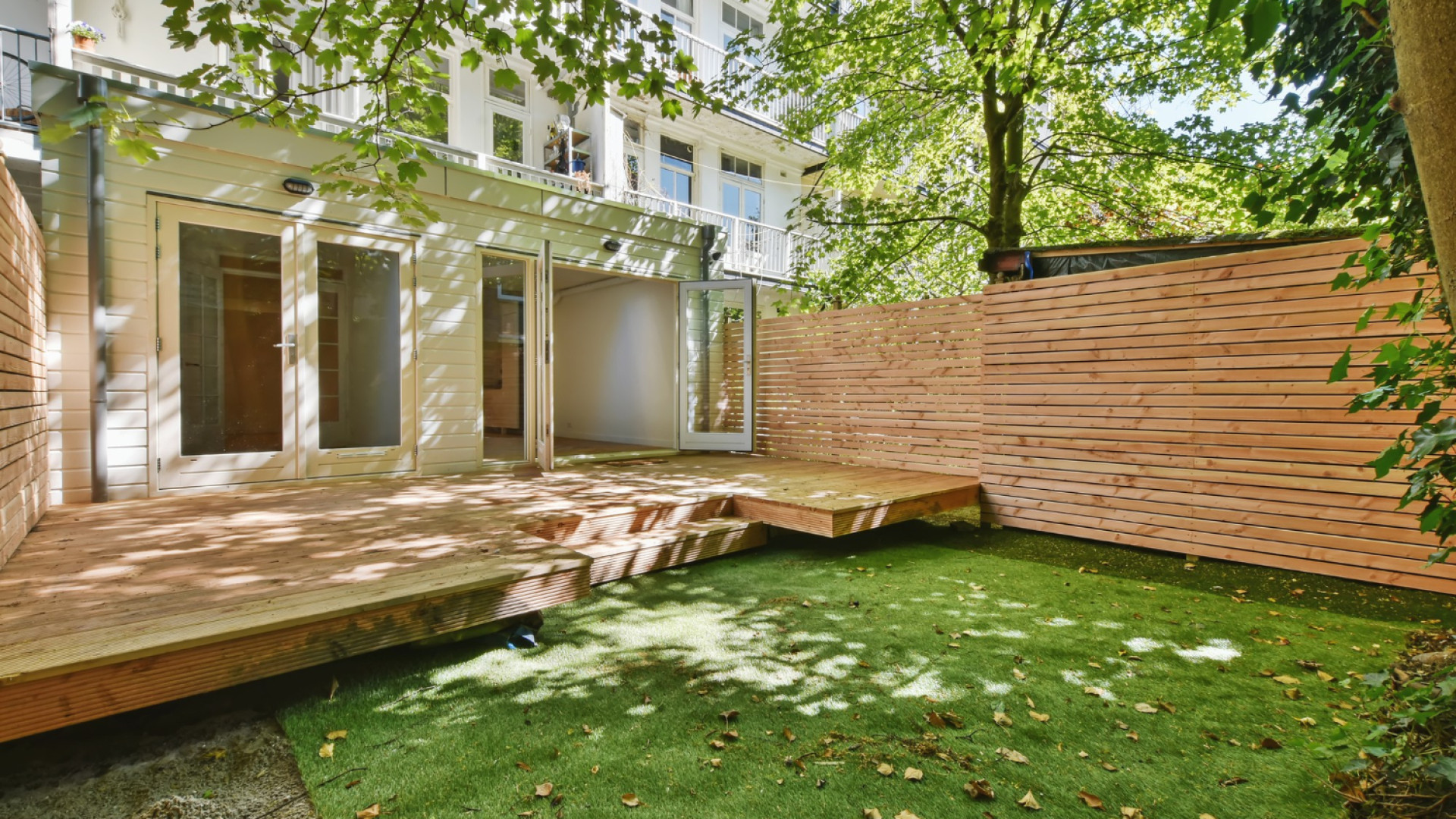 Panneau de jardin en bois : idées et inspirations pour un aménagement réussi