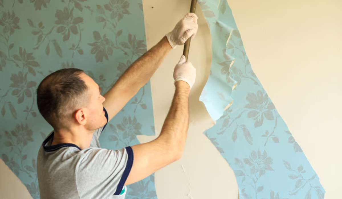 Tes astuces de grand-mère pour décoller le papier peint sans galère