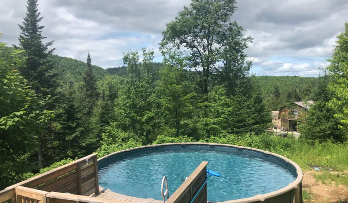 Installer une piscine hors sol sur terrain en pente : ce qu’il faut savoir