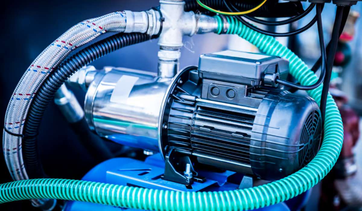 Pompe de piscine qui fait du bruit mais ne tourne pas : que faire ?