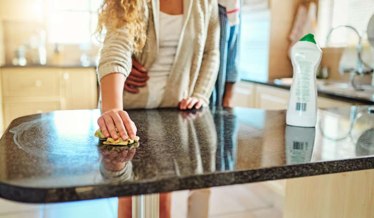 Comment nettoyer un plan de travail en granit ?