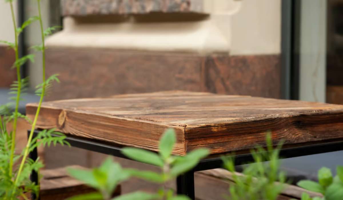 Fabriquer une table de jardin en récup : où trouver la matière sans la payer ?